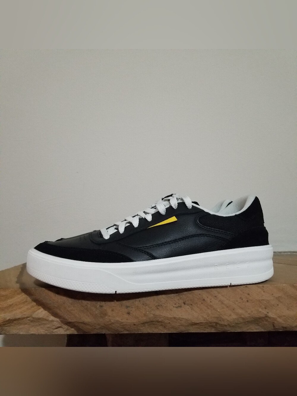 NEW! Reef Men's Black Low-Top Leather Sneakers with White Sole Sz 11 - Picture 10 of 10